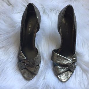 Dainty Nine West pumps!